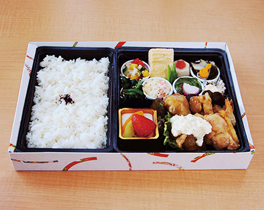 国産鳥唐揚げタルタルソースと季節のおかず