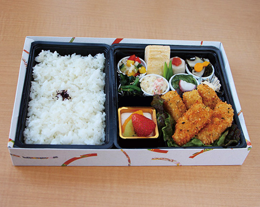 白身魚チーズハーブ揚げと季節のおかず