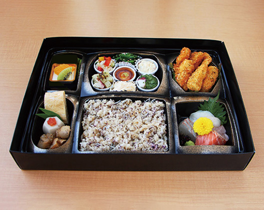 白身魚チーズハーブ揚げと季節のおかず